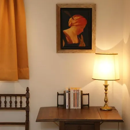 לינה וארוחת בוקר Les Frejals