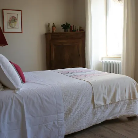 Les Frejals לינה וארוחת בוקר