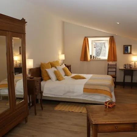 Les Frejals לינה וארוחת בוקר