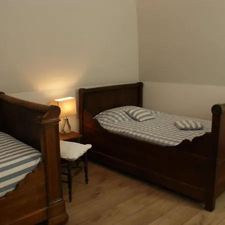 לינה וארוחת בוקר Les Frejals