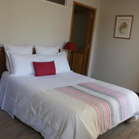 Les Frejals לינה וארוחת בוקר