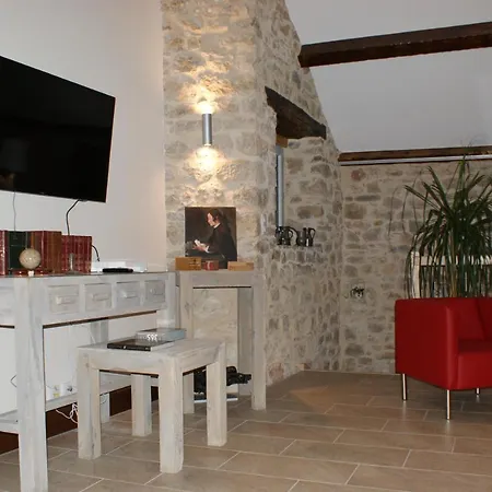 לינה וארוחת בוקר Les Frejals