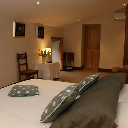 לינה וארוחת בוקר Les Frejals