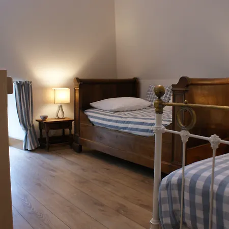 לינה וארוחת בוקר Les Frejals