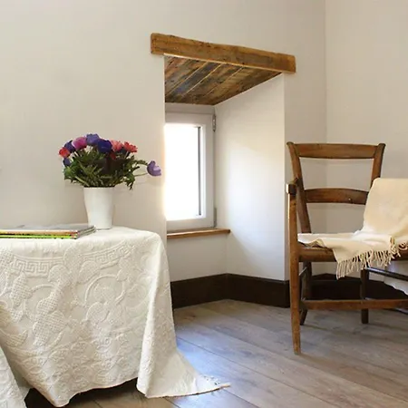 לינה וארוחת בוקר Les Frejals