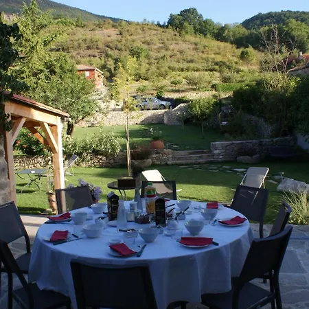 Les Frejals לינה וארוחת בוקר